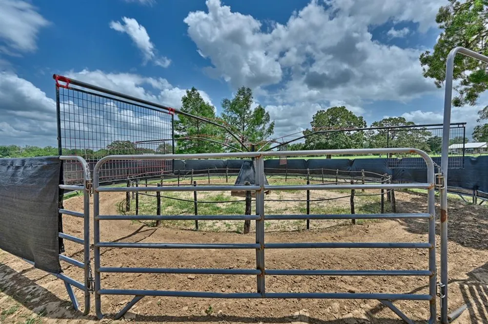 4057 W HIGHWAY 21 Paige, TX 78659