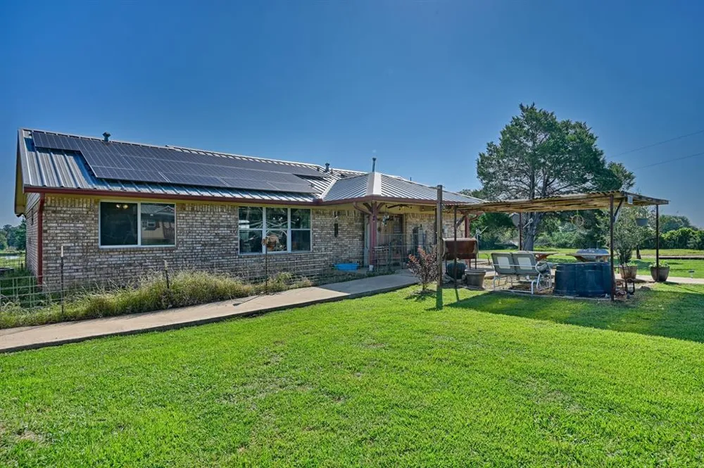 4057 W HIGHWAY 21 Paige, TX 78659