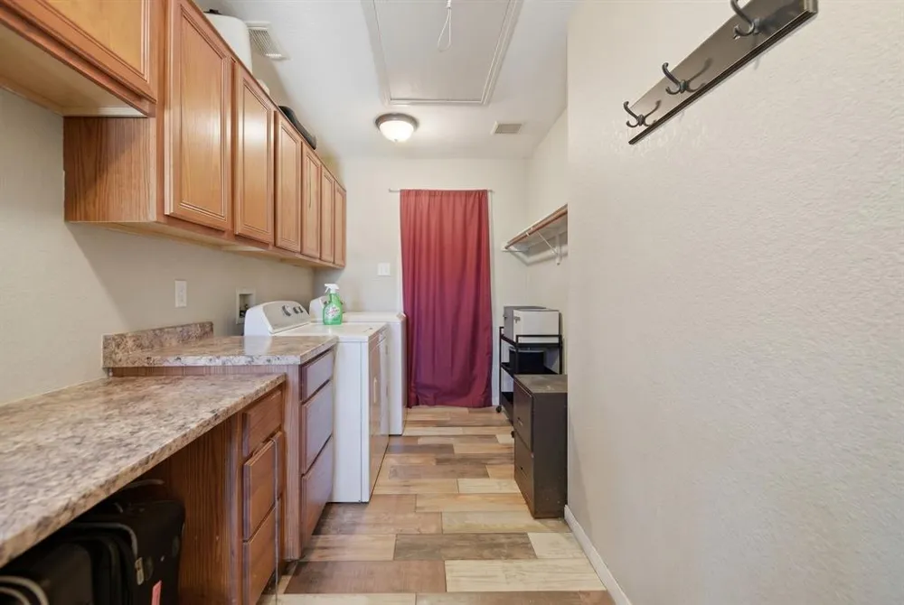 4057 W HIGHWAY 21 Paige, TX 78659