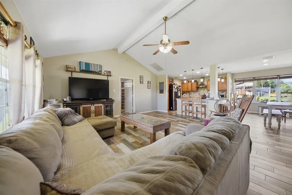 4057 W HIGHWAY 21 Paige, TX 78659