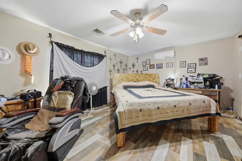 4057 W HIGHWAY 21 Paige, TX 78659