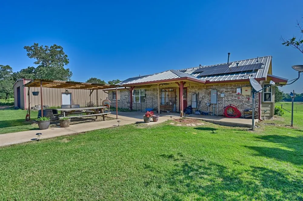 4057 W HIGHWAY 21 Paige, TX 78659