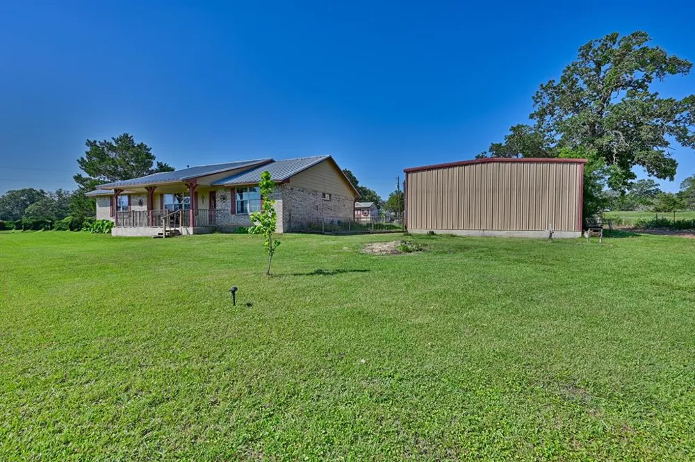 4057 W HIGHWAY 21 Paige, TX 78659