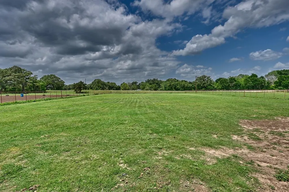 4057 W HIGHWAY 21 Paige, TX 78659