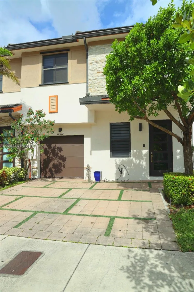 16012 NW 91st Ct Miami Lakes, FL 33018