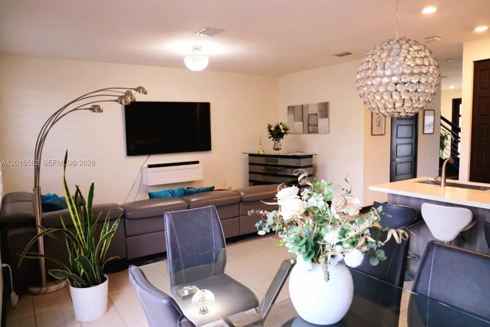 16012 NW 91st Ct Miami Lakes, FL 33018