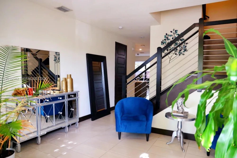 16012 NW 91st Ct Miami Lakes, FL 33018