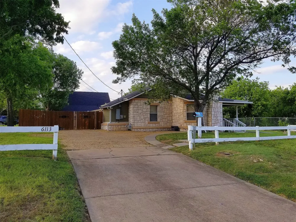 6113 Broadway Avenue Haltom City, TX 76117