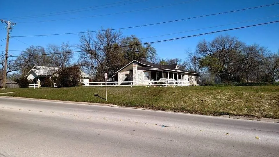 6113 Broadway Avenue Haltom City, TX 76117