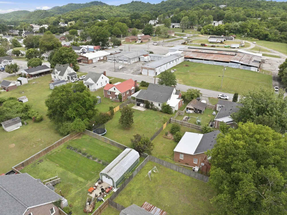 518 Jefferson Ave E Carthage, TN 37030