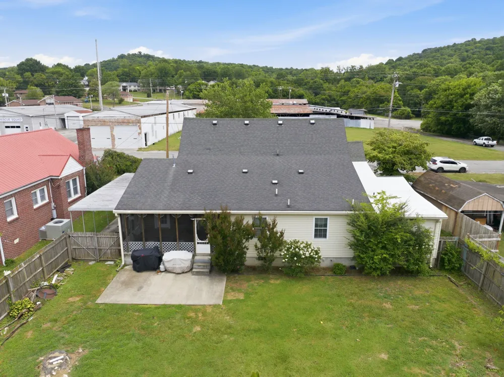 518 Jefferson Ave E Carthage, TN 37030