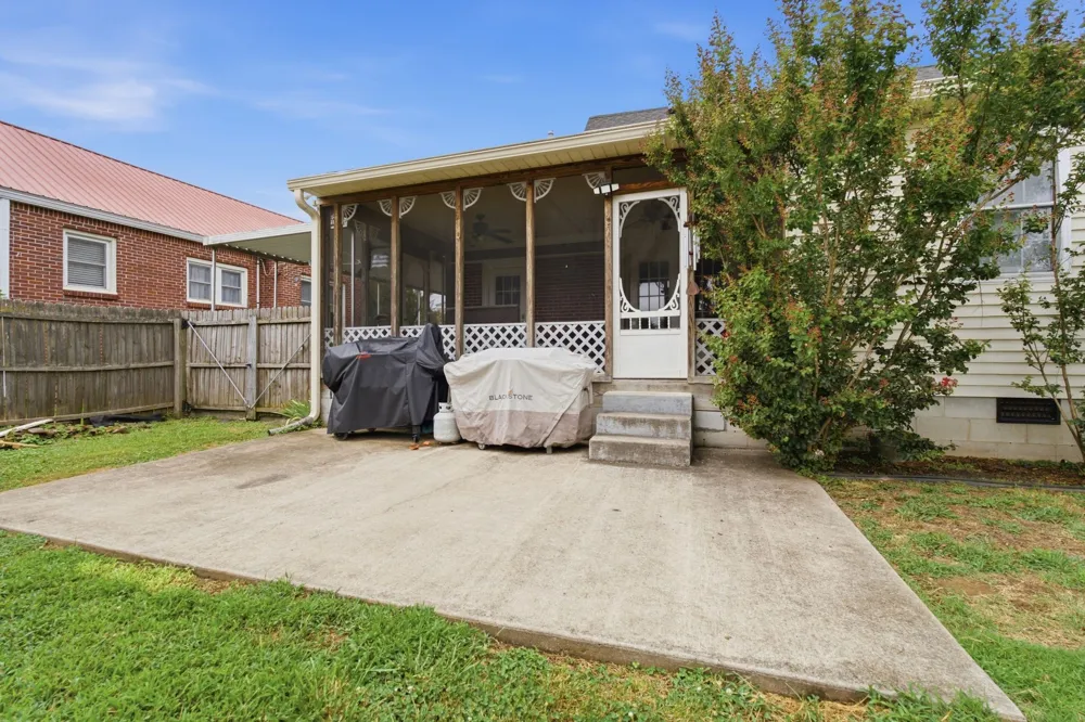 518 Jefferson Ave E Carthage, TN 37030
