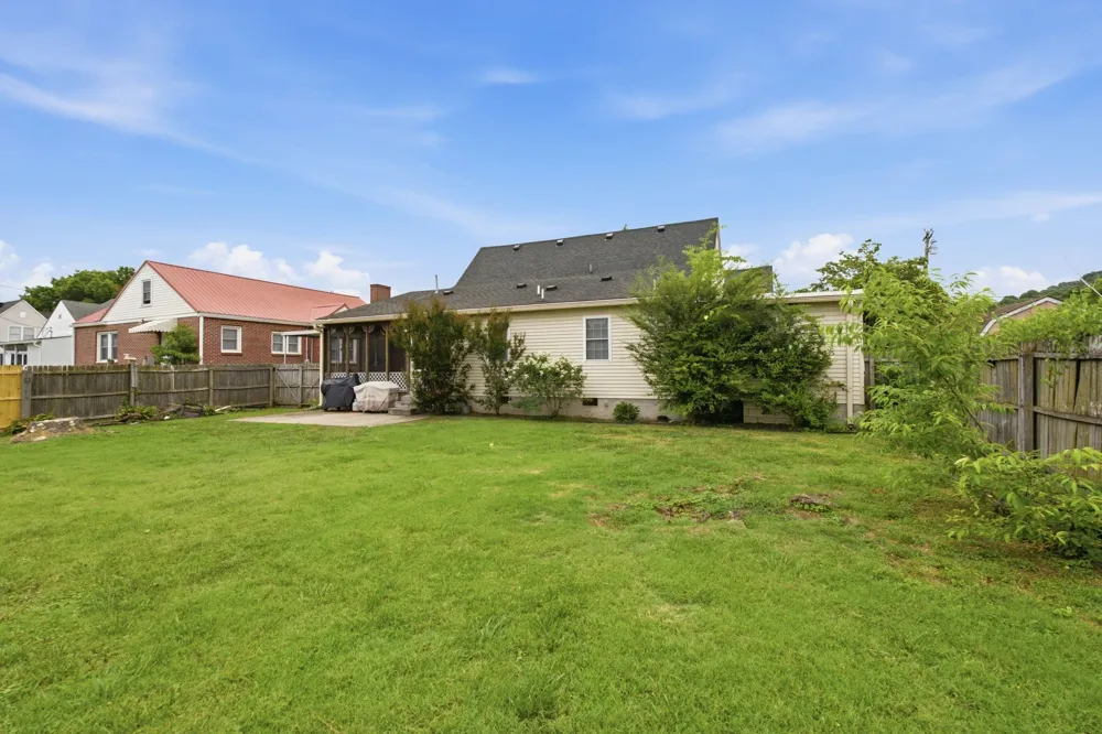 518 Jefferson Ave E Carthage, TN 37030