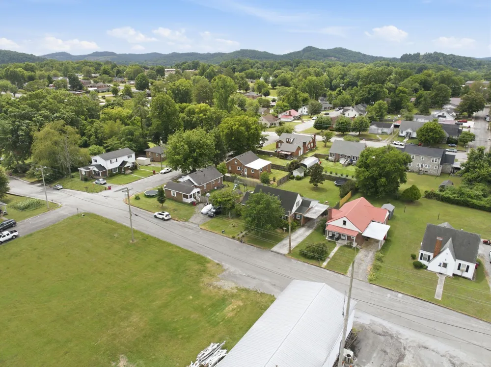 518 Jefferson Ave E Carthage, TN 37030