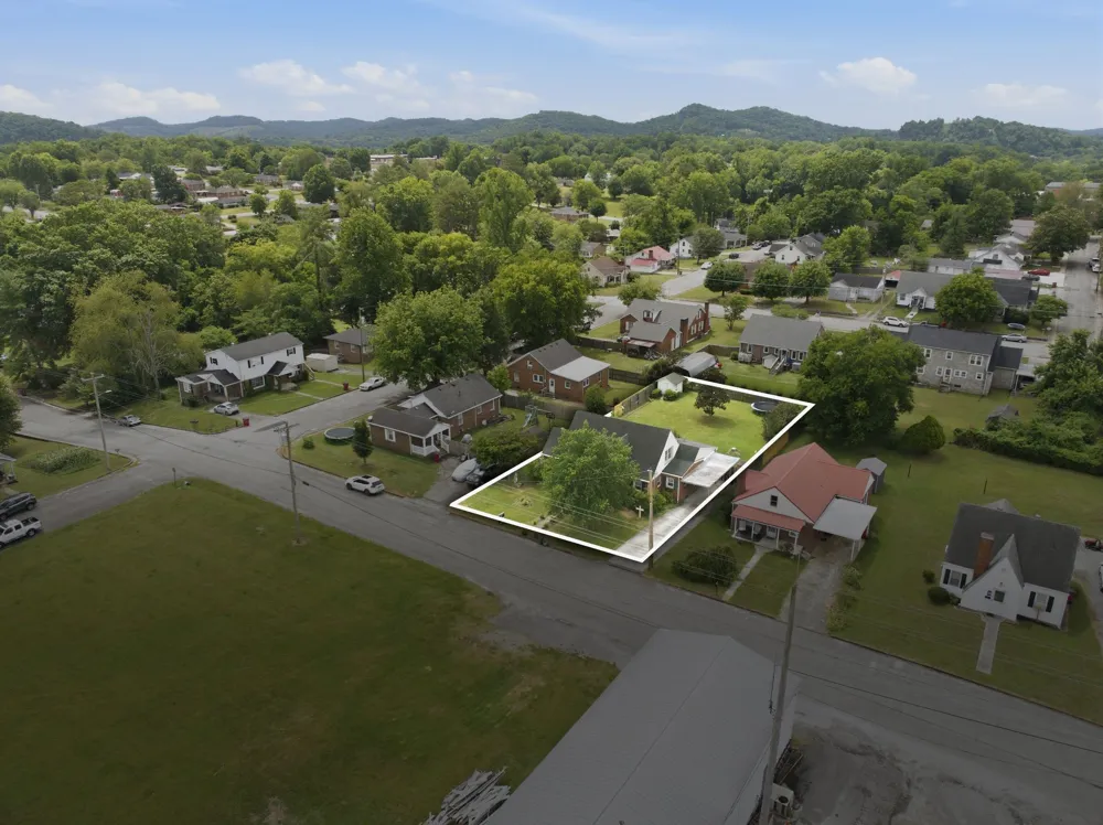518 Jefferson Ave E Carthage, TN 37030