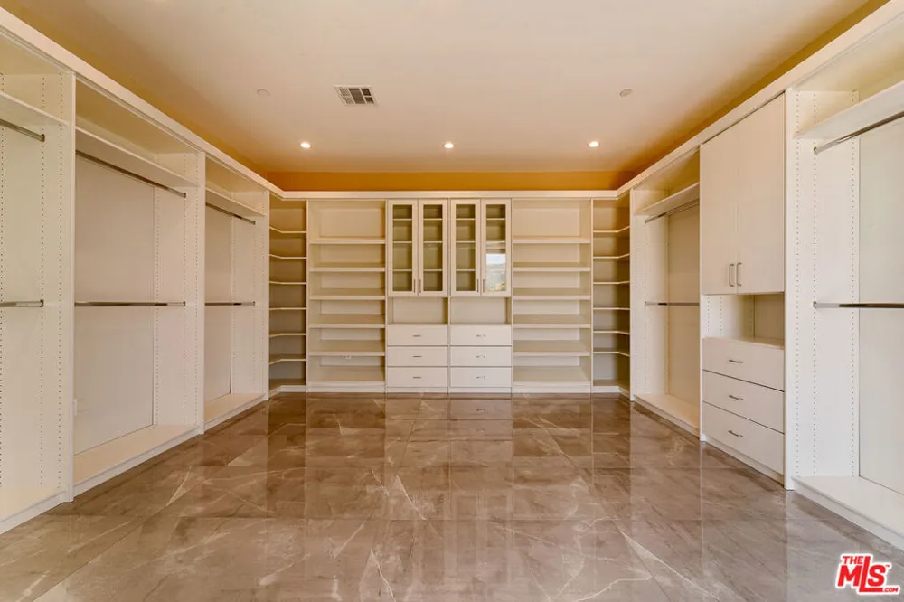 11631 Poema Place Chatsworth, CA 91311