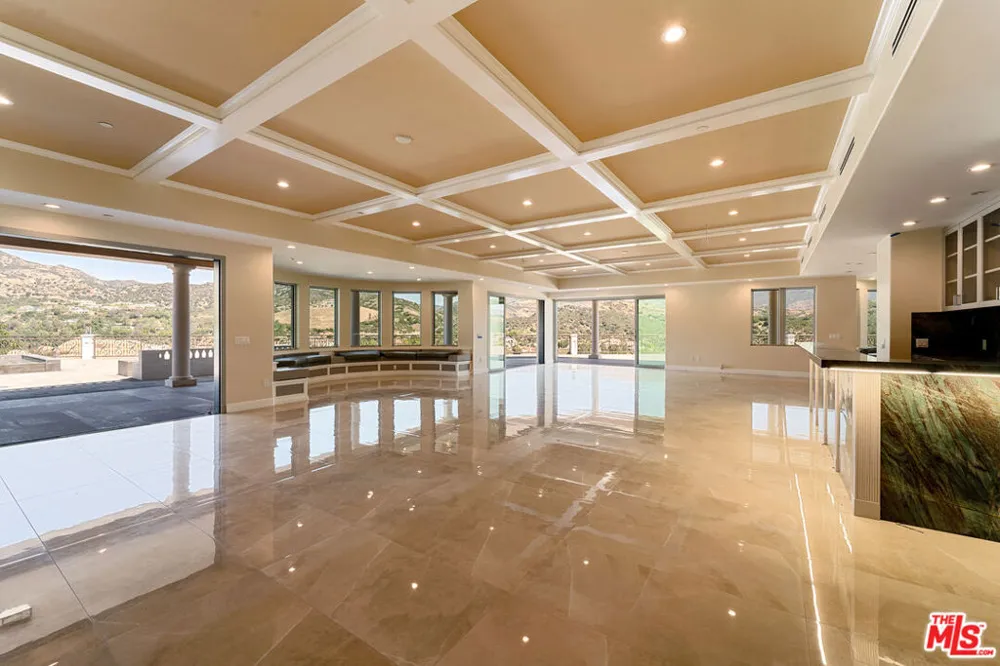 11631 Poema Place Chatsworth, CA 91311