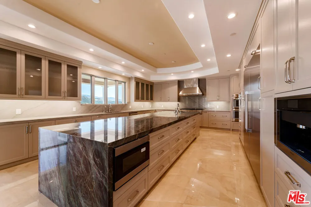 11631 Poema Place Chatsworth, CA 91311