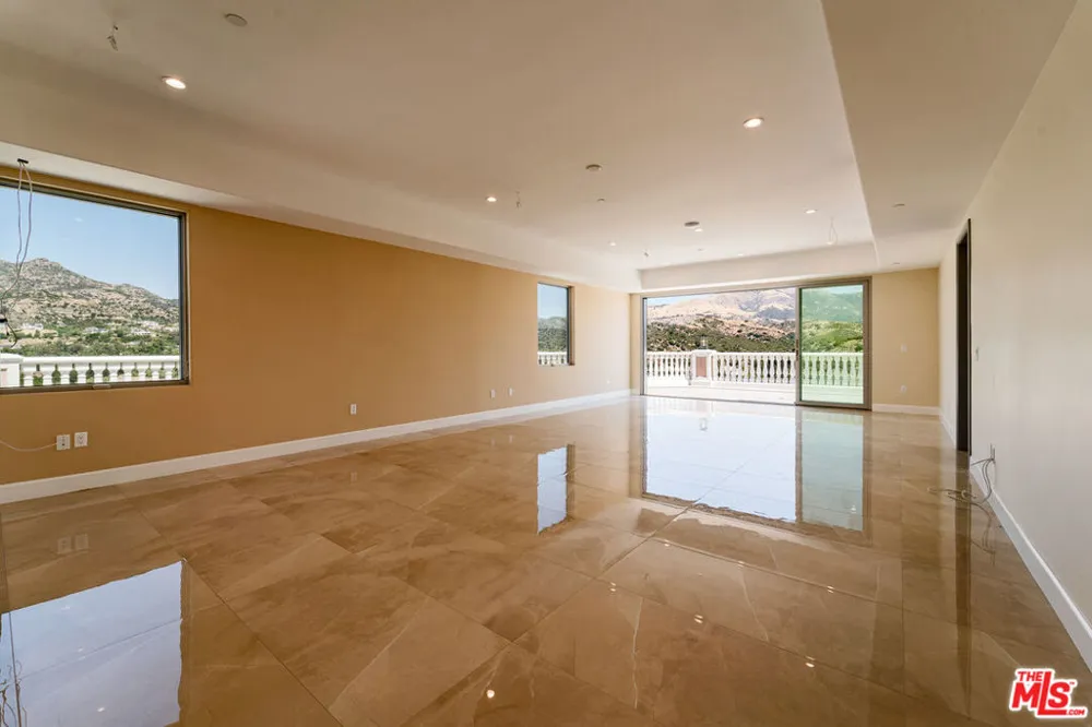 11631 Poema Place Chatsworth, CA 91311