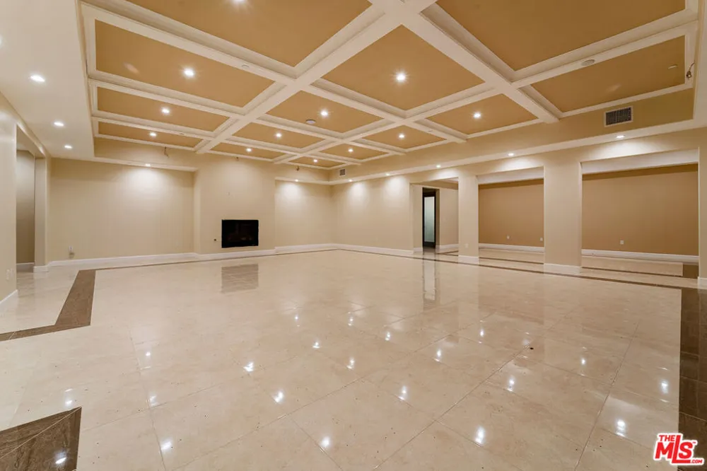 11631 Poema Place Chatsworth, CA 91311