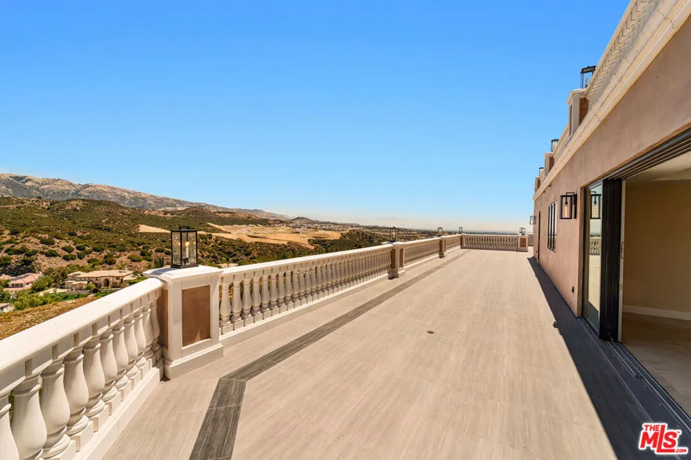 11631 Poema Place Chatsworth, CA 91311