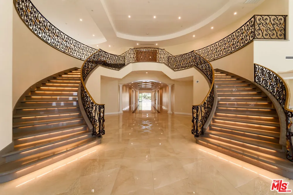 11631 Poema Place Chatsworth, CA 91311