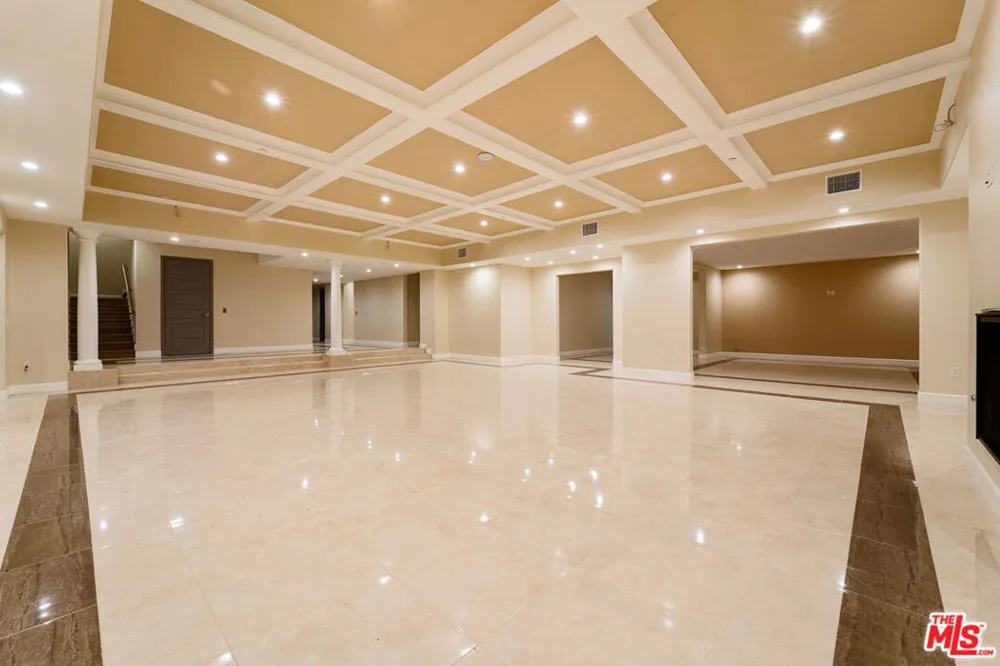 11631 Poema Place Chatsworth, CA 91311