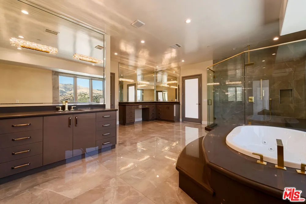 11631 Poema Place Chatsworth, CA 91311