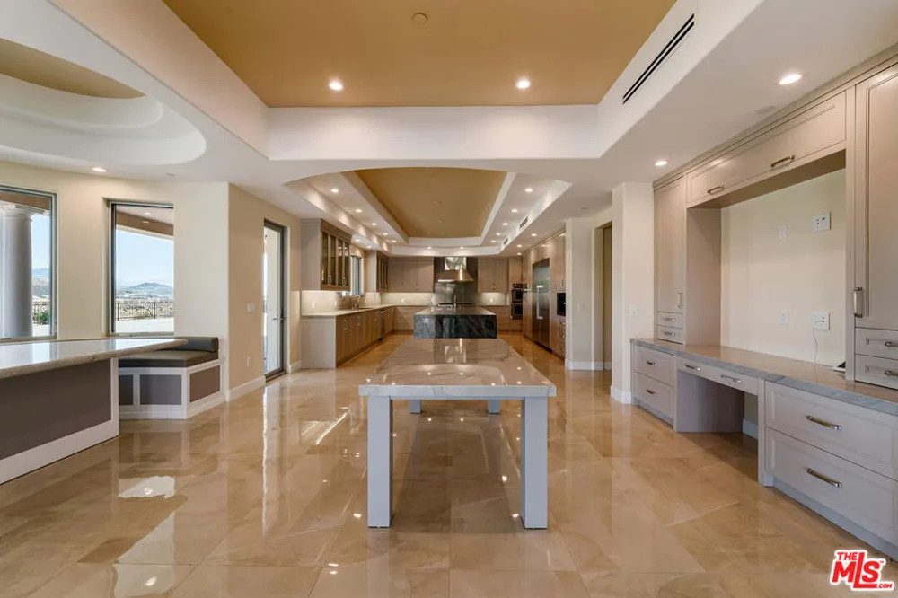 11631 Poema Place Chatsworth, CA 91311
