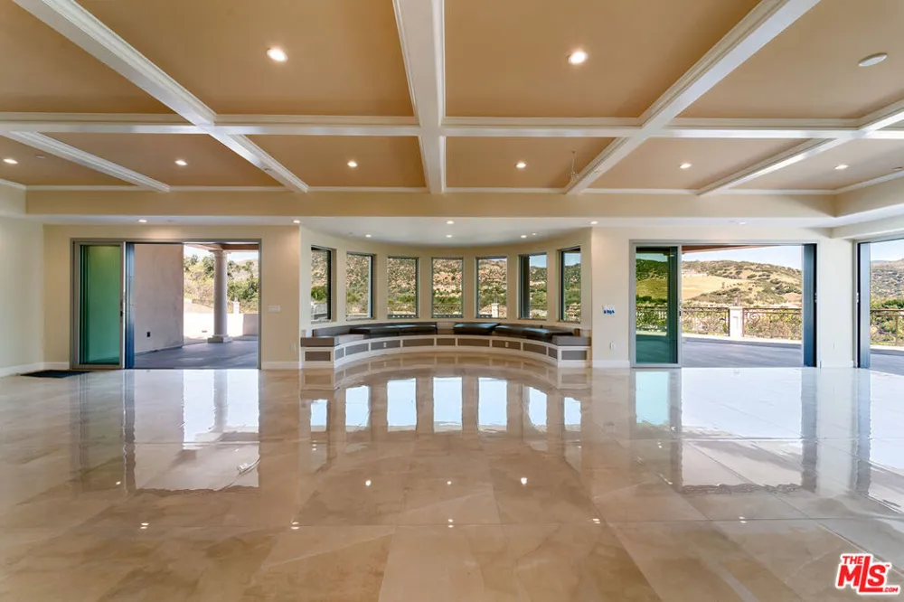 11631 Poema Place Chatsworth, CA 91311