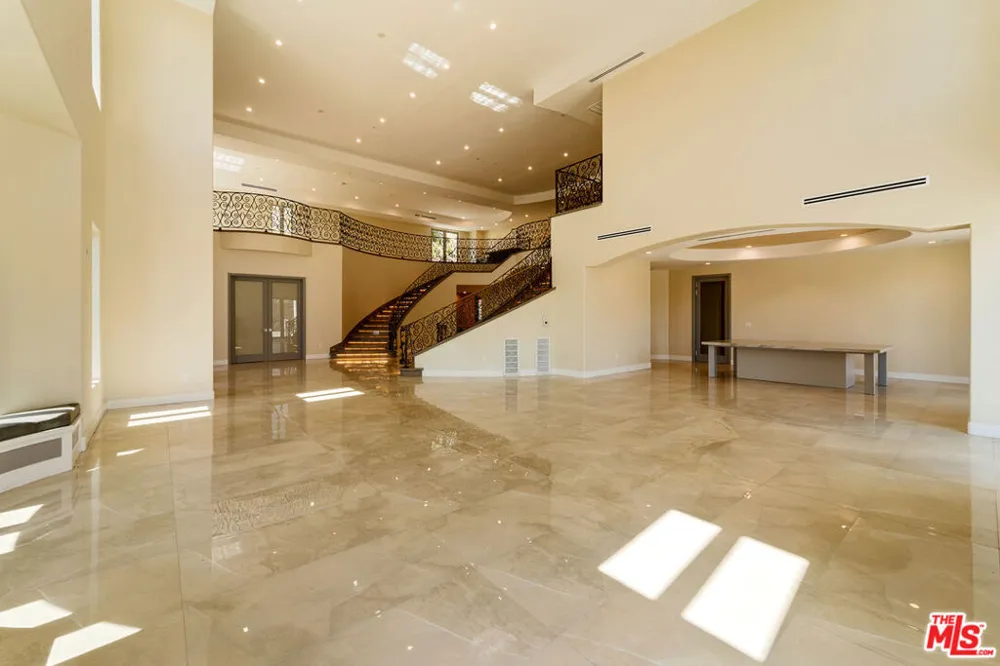 11631 Poema Place Chatsworth, CA 91311
