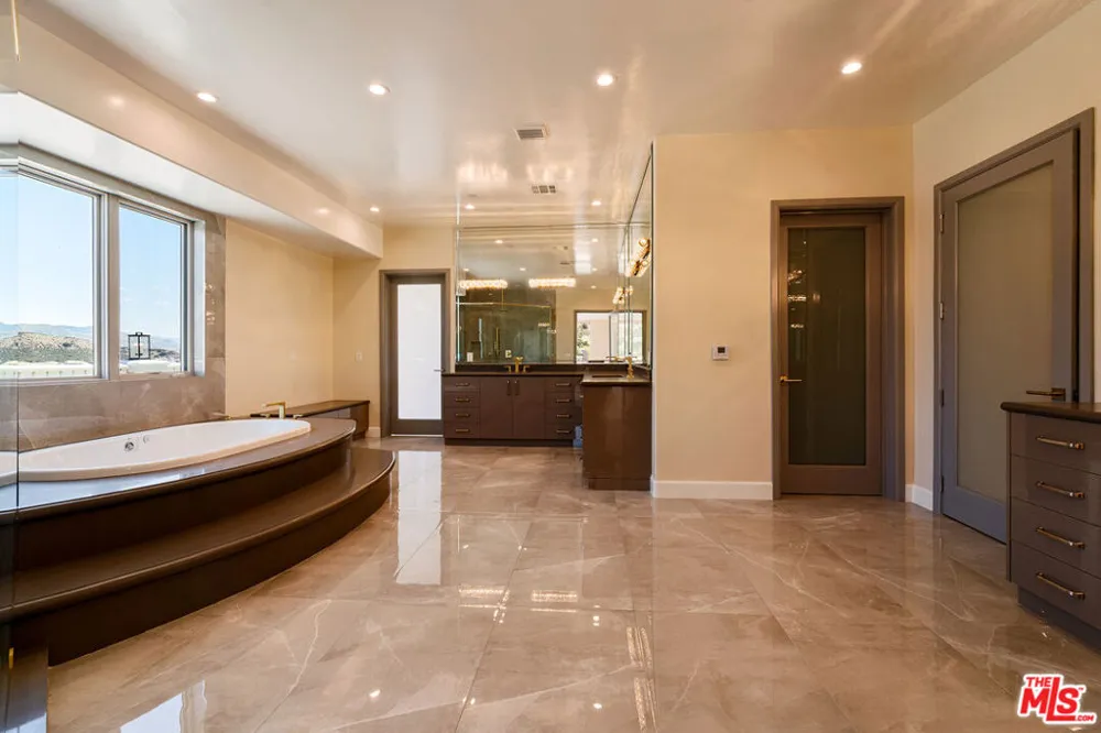 11631 Poema Place Chatsworth, CA 91311