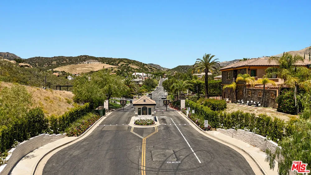 11631 Poema Place Chatsworth, CA 91311