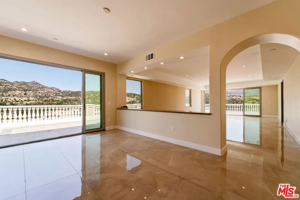 11631 Poema Place Chatsworth, CA 91311