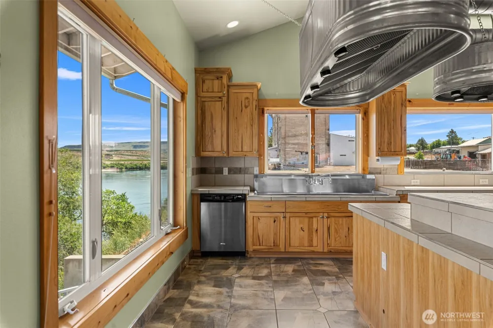 1307 Jefferson Avenue Bridgeport, WA 98813