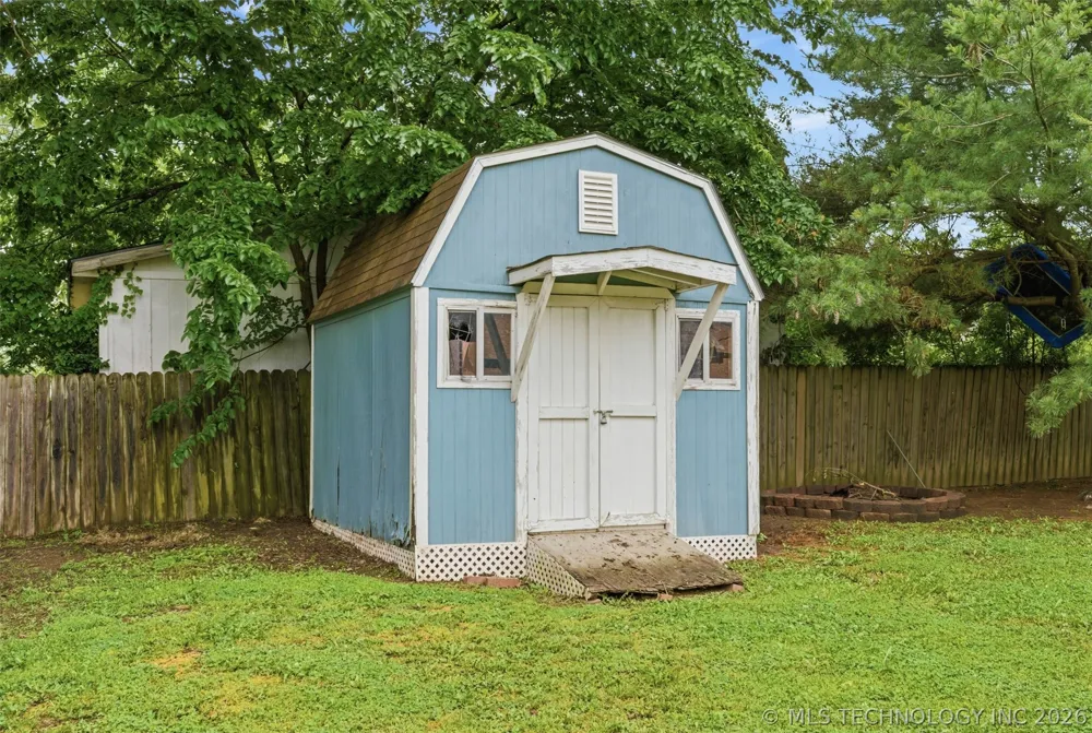 228 S Bell Vinita, OK 74301