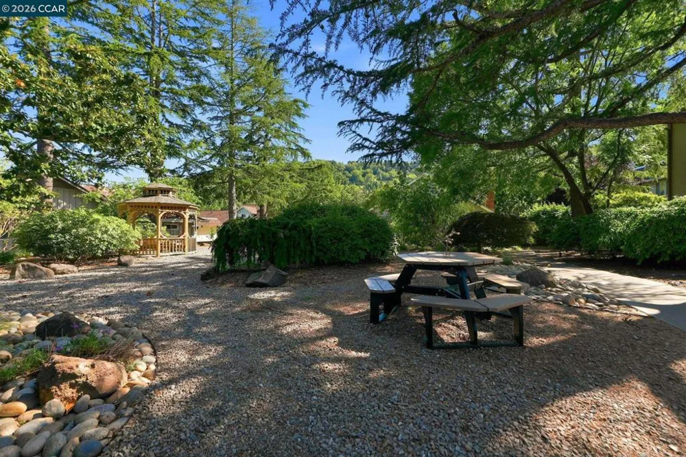 30 Miramonte Dr Moraga, CA 94556