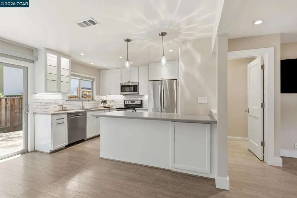 30 Miramonte Dr Moraga, CA 94556