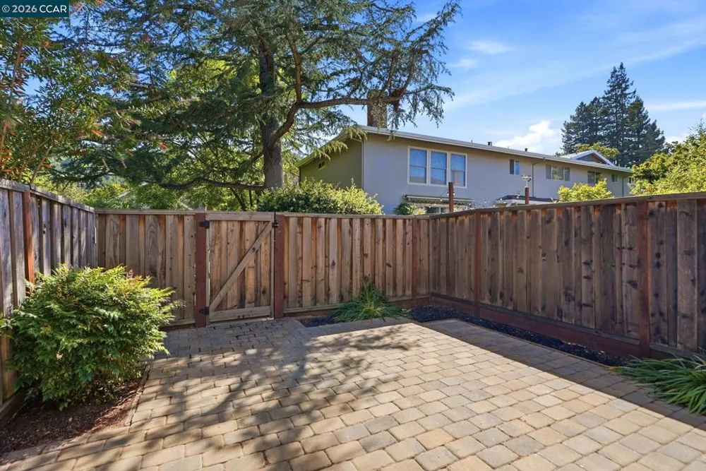 30 Miramonte Dr Moraga, CA 94556