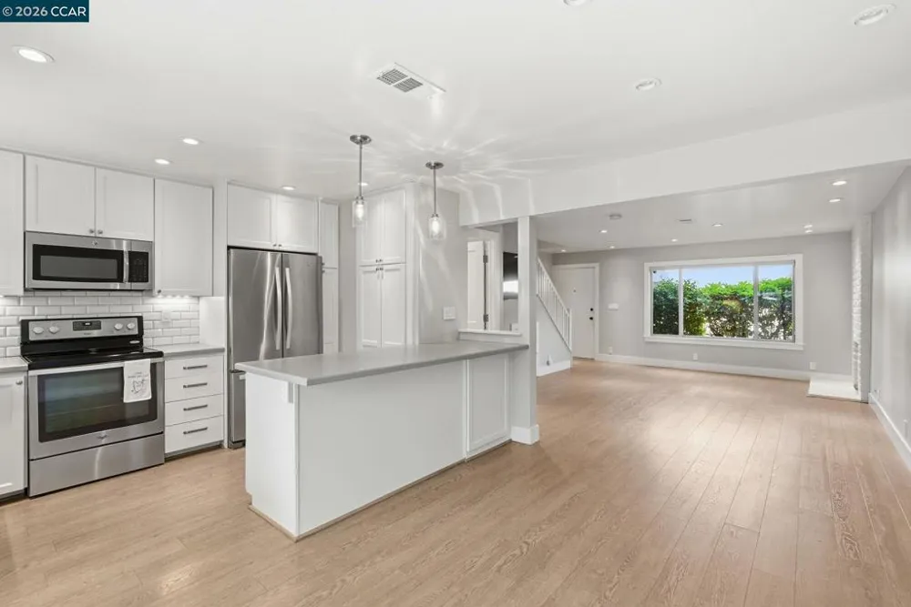30 Miramonte Dr Moraga, CA 94556