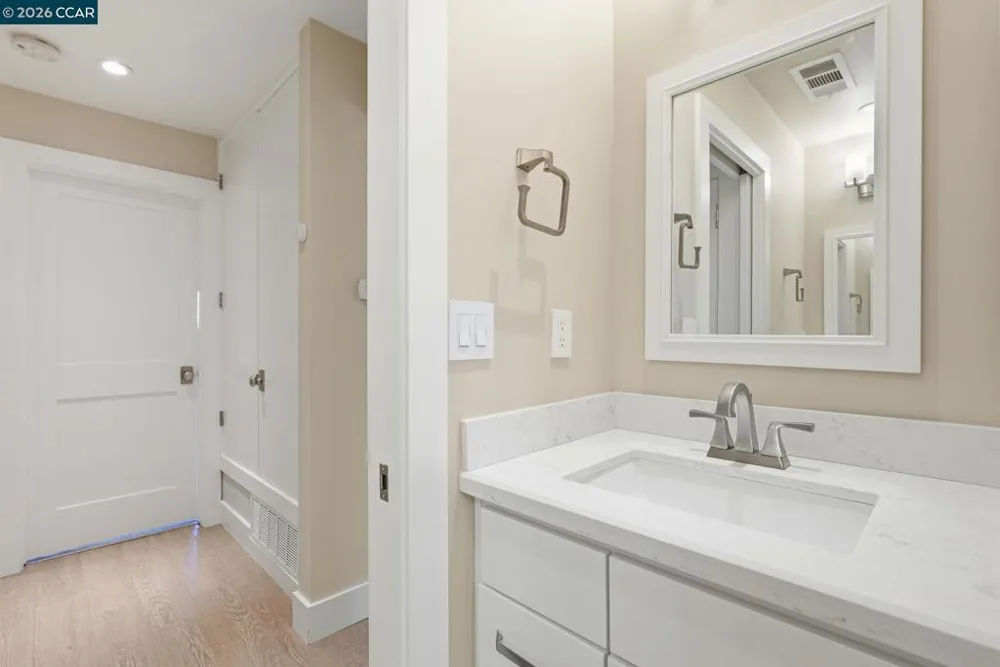 30 Miramonte Dr Moraga, CA 94556