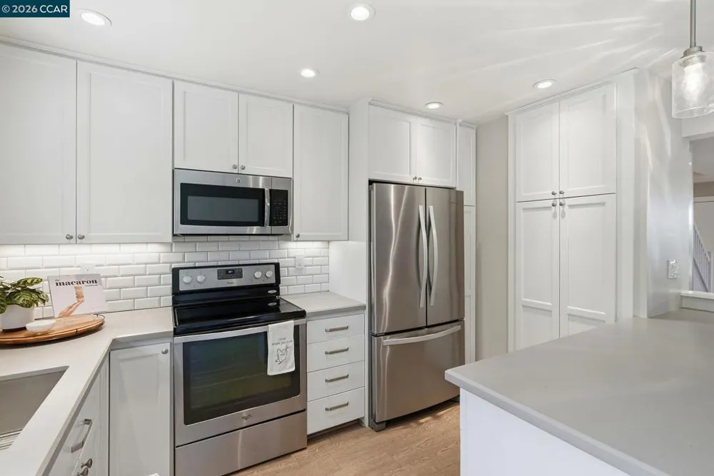 30 Miramonte Dr Moraga, CA 94556
