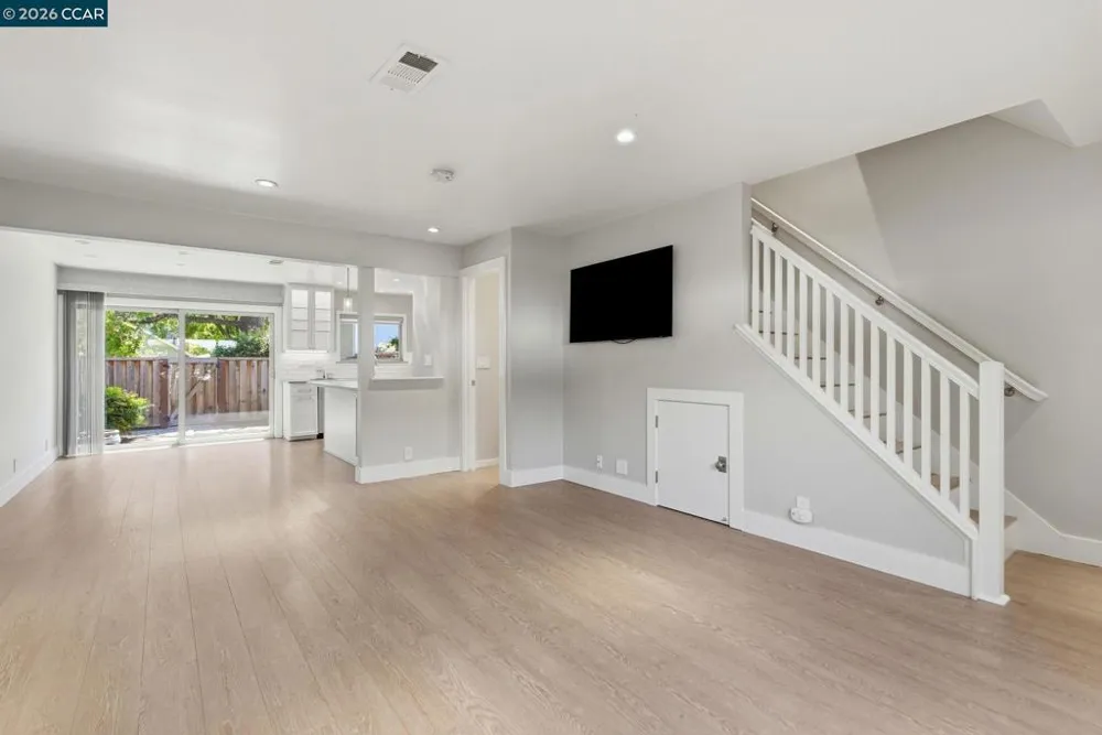 30 Miramonte Dr Moraga, CA 94556