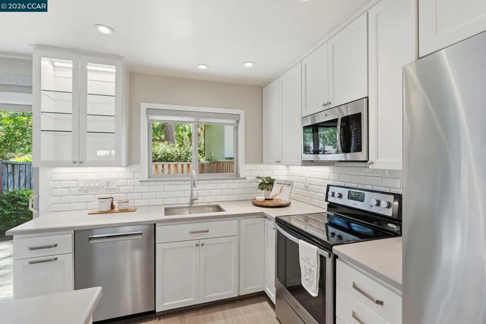 30 Miramonte Dr Moraga, CA 94556