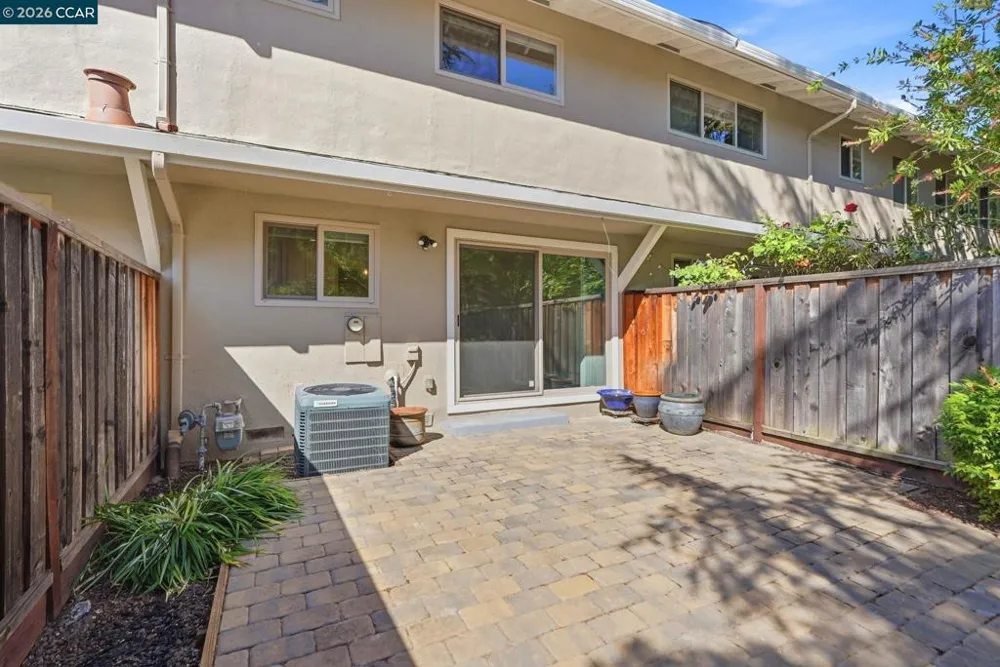 30 Miramonte Dr Moraga, CA 94556