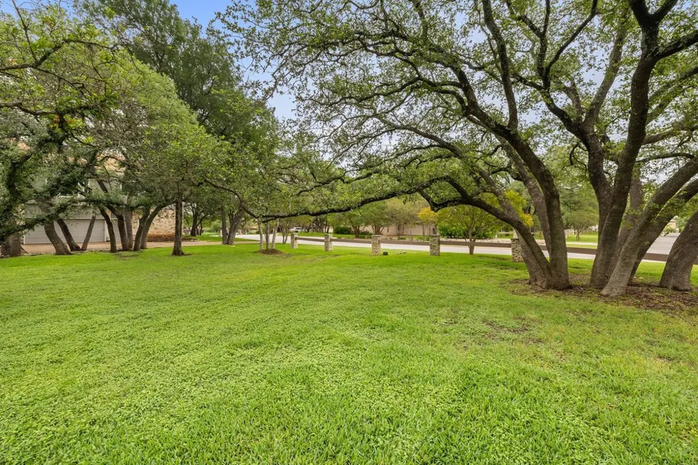 201 Crescent Bluff Lakeway, TX 78734