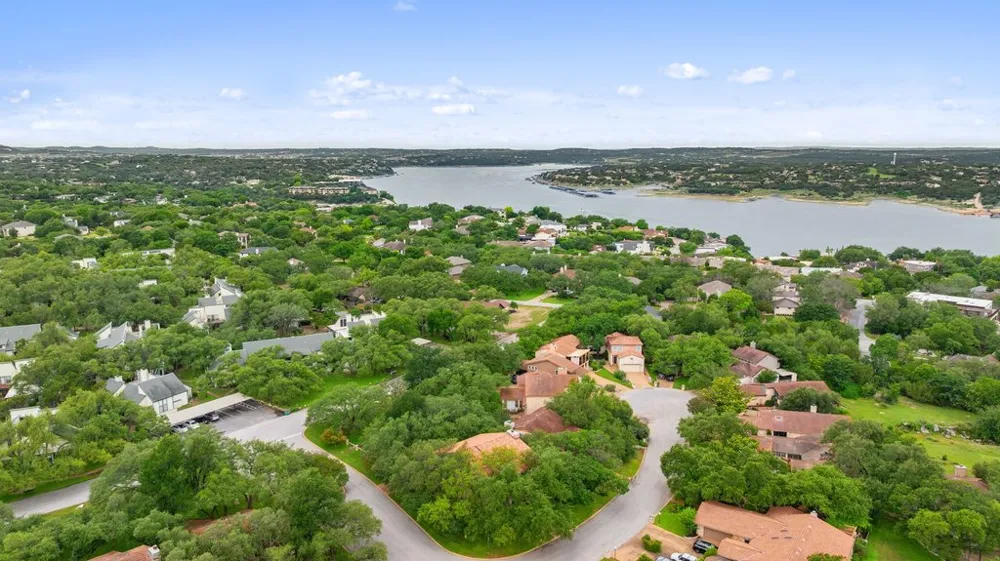 201 Crescent Bluff Lakeway, TX 78734