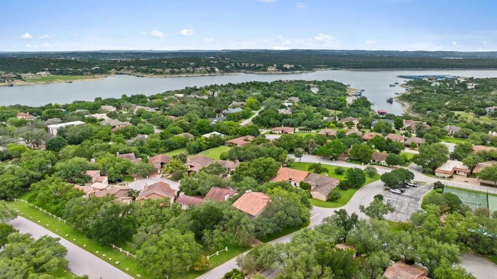 201 Crescent Bluff Lakeway, TX 78734