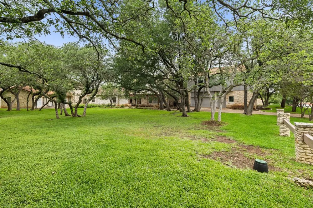 201 Crescent Bluff Lakeway, TX 78734