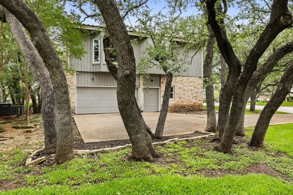 201 Crescent Bluff Lakeway, TX 78734